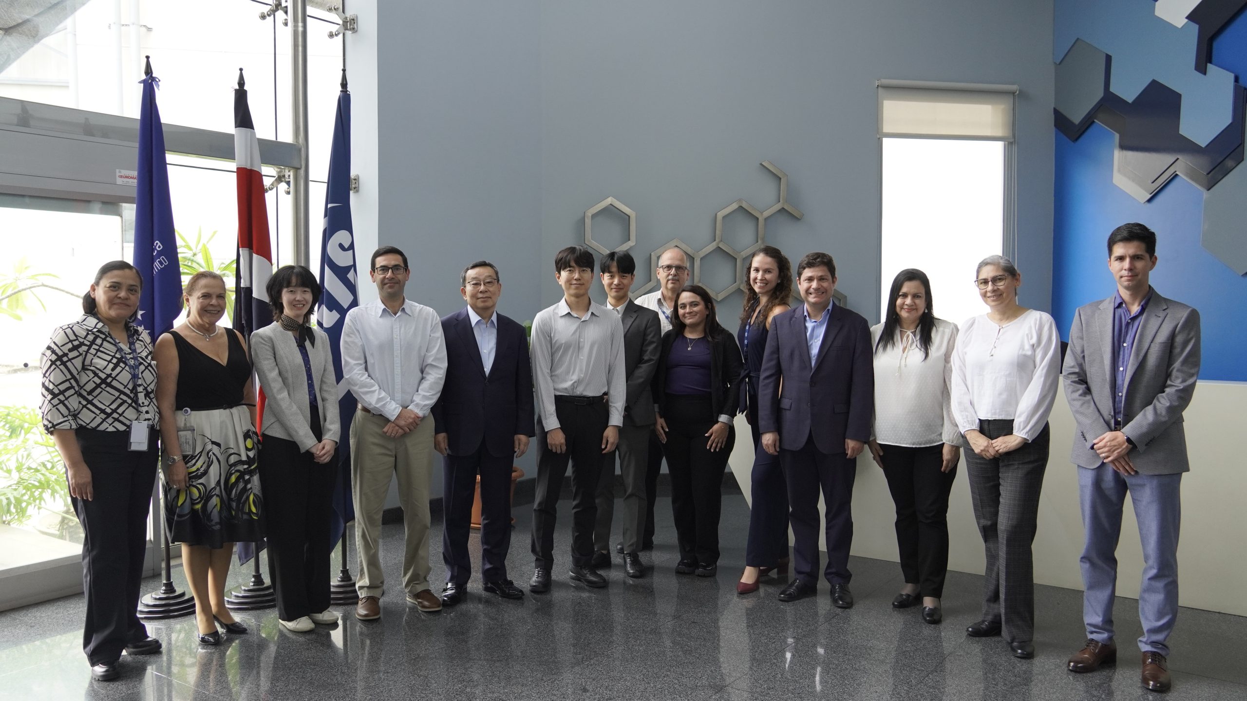 Presidente de la ISO conoció Gutis en su visita oficial a Costa Rica